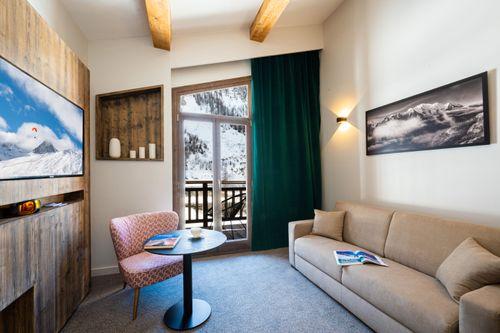 small_Hotel_Tetras_Junior_Suite_Lac_and_Montagne_02_302_90ac5d57bf